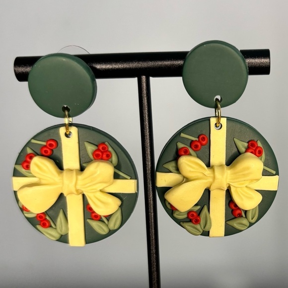 Christmas Bow / Holly Stud Earrings Polymer Clay - Picture 2 of 4